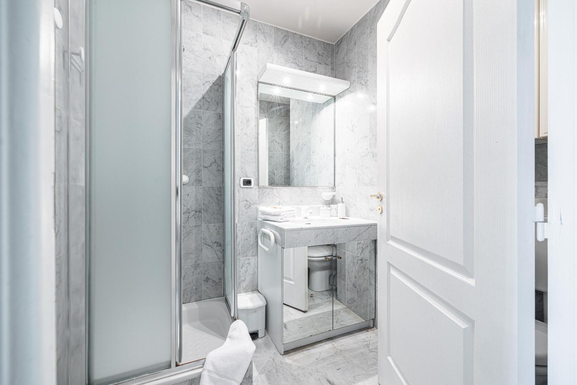 Victoria Bergamote Attic - Happy Rentals Menton Bagian luar foto