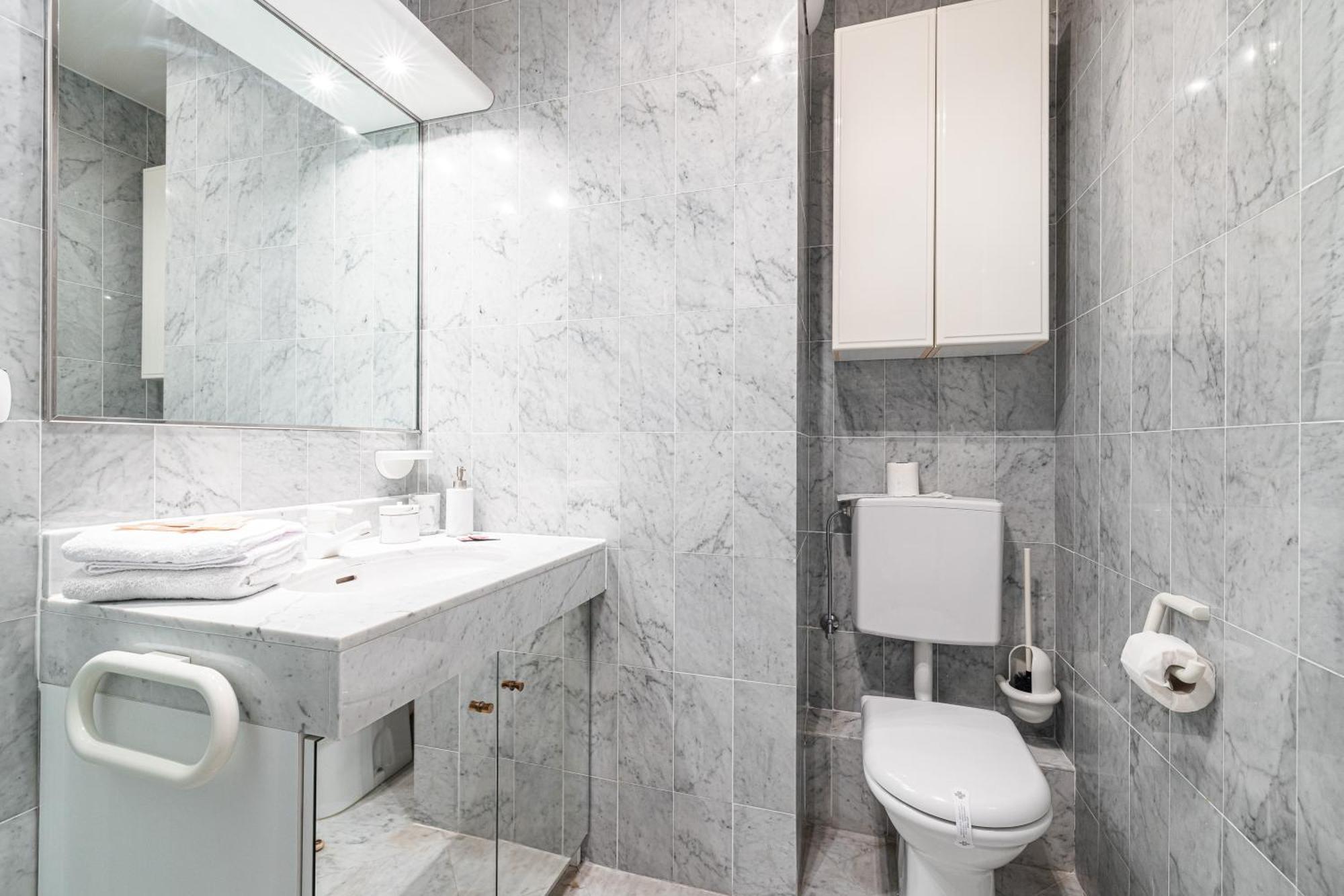 Victoria Bergamote Attic - Happy Rentals Menton Bagian luar foto