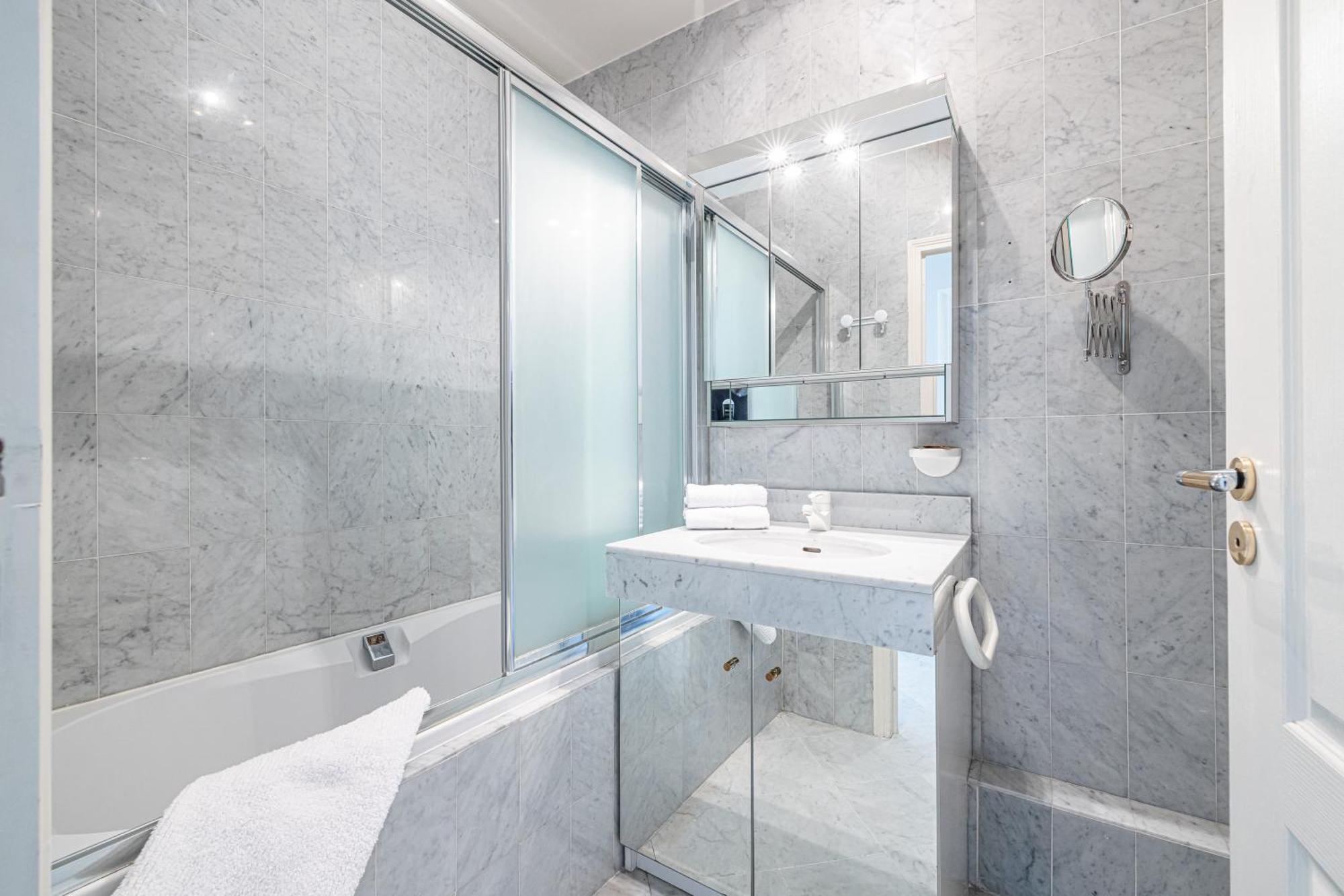 Victoria Bergamote Attic - Happy Rentals Menton Bagian luar foto