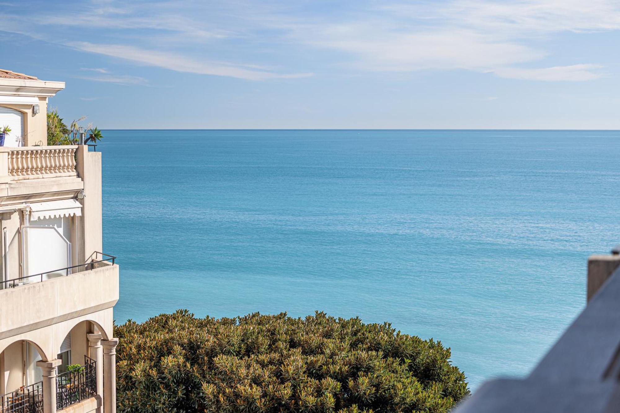 Victoria Bergamote Attic - Happy Rentals Menton Bagian luar foto